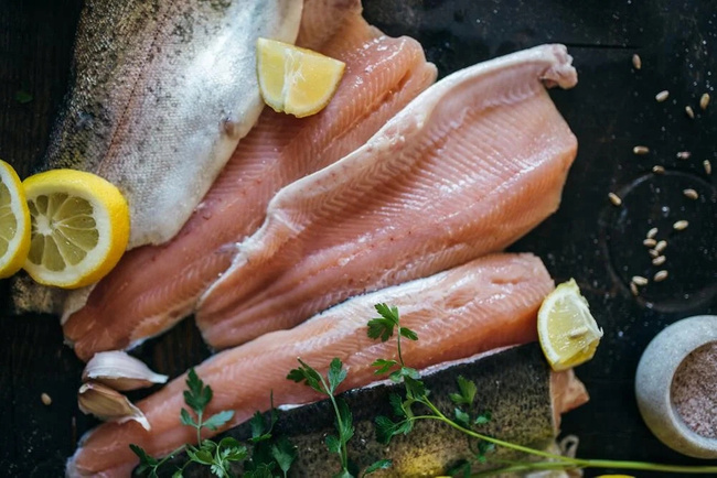 WIEJSKA ZAGRODA Karma sucha dla psa Ryby Morskie CHRUPKI M 20 kg